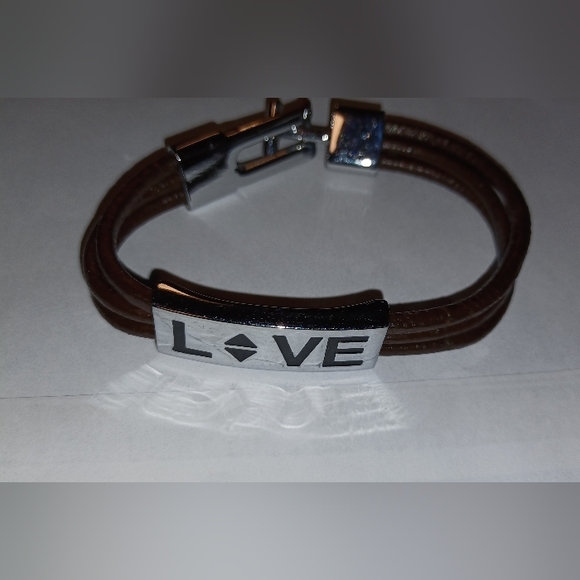 LOVE leather bracelet - Picture 3 of 5